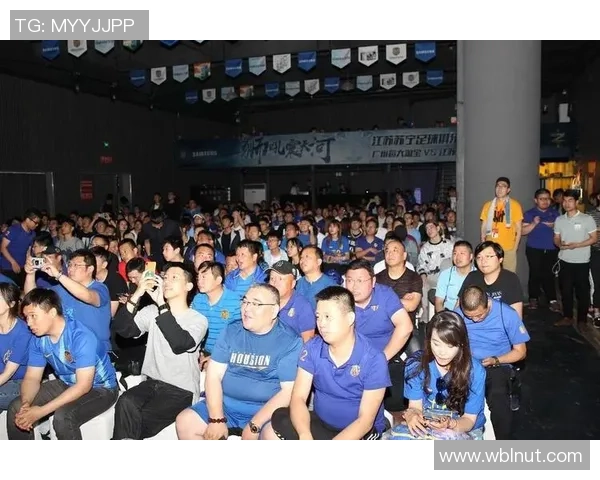 大猩猩意外成足球明星引发热议球迷热情高涨的背后故事