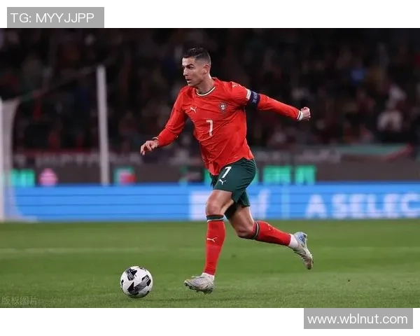 足球明星C罗的身材秘密揭秘如何保持完美体型与运动表现 足球明星C罗的身材秘密揭秘如何保持完美体型与运动表现