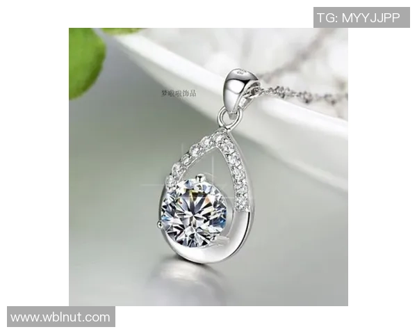 车载首饰饰品与足球明星的完美结合打造个性化车内风格 车载首饰饰品与足球明星的完美结合打造个性化车内风格