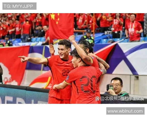 足球明星在比赛中被热情球迷感动泪洒赛场展现真情瞬间